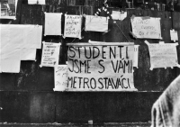 Nápisy u sv. Václava, listopad 1989
