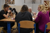 Při nahrávání s týmem v projektu Příběhy našich sousedů, 2024