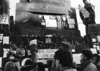 Středa 22. listopadu 1989 na Václavském náměstí