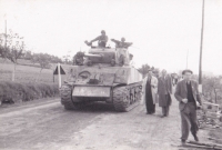 Američané jedou na Ptáčkovnu u Písku odzbrojit německé vojáky, 6. 5. 1945