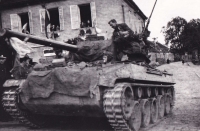 Písek, květen 1945. Celou sérii fotek z května 1945 dostal pamětník od Františka Veselého, jehož otec je zřejmě fotil pro písecký Zítřek. 