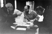 Archivní snímek z obnovené redakce Lidových novin, prosinec 1989 až březen 1990, Jaroslav Veis