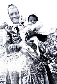 Jiřina Kudličková s babičkou 