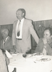 Jaroslav Jirmus začal v roce 1983 pořádat srazy spolužáků ze střední školy