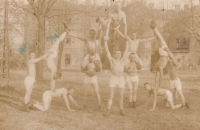 Cvičenci v Sokole, jehož členem byl otec pamětnice