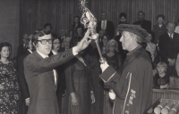 Pamětníkova promoce v Karolinu v roce 1976