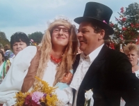 Konopická Volary, syn Marie Peškové jako nevěsta, ženich Miloš Veselý, 90. léta