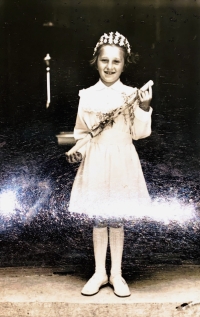 Jiřina Kudličková při prvním svatém přijímání 