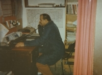 Ján Šramko, práce v obchůdku - dodáno v rámci projektu Příběhy našich sousedů