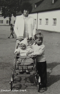 Zirndorf – z Německa z tábora u Norimberku – manželka Jiřina, syn Pavel (3 roky) a Martin (10 měsíců)