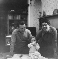 Lizzy a Jerzy s dcerou Caroline, únor 1963