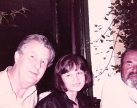 Jarmila Binarová se Zdeňkem Mlynářem a Pavlem Tigridem (r. 1981)