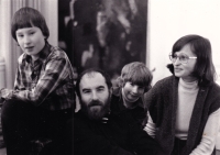 Jarmila Binarová s manželem a děti