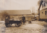 Dvůr rodného statku v Martinovce, 30.–40. léta min. století