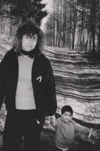 Začátky spolupráce s romskou komunitou na dobrovolnické bázi po celé ČR i v zahraničí (Anglie, Ukrajina, Rusko, Rumunsko)