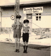 Gerhard (vlevo) s bratrem, 1959