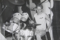 Scénografem skupiny Jasná Páka (David Koller)