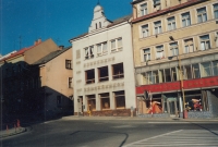 Dům rodiny Markových (uprostřed), který byl znárodněn