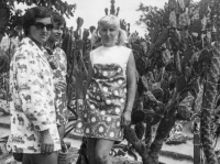 Manželka Pavla Marka (vpravo), za svobodna, 1965
