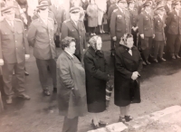 Pieta za oběti v roce 1964. (paní Marie Oherová uprostřed)