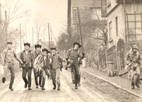 Trampové během tzv. "stovky", kdy bylo cílem ujít stokilometrovou vzdálenost, 70. léta