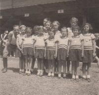 X. všesokolský slet v roce 1938, Jaroslava Červenková první řada, třetí zprava