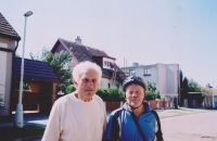 Josef Utíkal s kamarádem vzpěračem Josefem Hlaváčkem. Mistrem sportu v dvaceti pěti letech. Poznali se na vojně v Dukle Plzeň