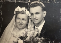 Irena a Václav Hartigovi v den svatby 1953