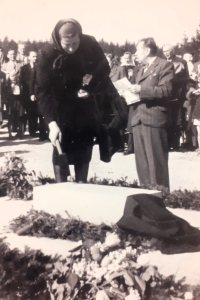 Pokládání základního kamene na Kyjanici.