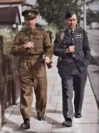 Jan Kuttelwascher se svým bratrem Karlem, pilotem RAF