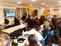 Žákovský tým při natáčení pamětnice pro projekt Příběhy našich sousedů