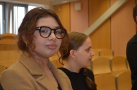 Část týmu ze ZŠ Nová při nahrávání Michala Kolečka v rámci projektu Příběhy našich sousedů, únor 2025