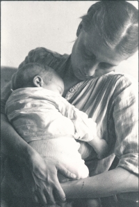 První syn Jeník s manželkou, cca 1981