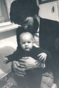Jiří Plieštik se synem Hynkem, cca 1984