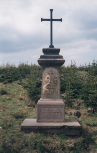 Slavětínský kříž poblíž Müllerovky, který nechal pamětník na vlastní náklady zrekonstruovat