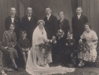 Svatba sestry otce pamětníka Gabriely Součkové na Müllerovce, květen 1948