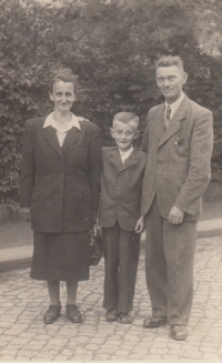 Pamětník s rodiči, 50. léta 20. století