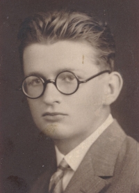 Tatínek Tomáše Mikesky Antonín Mikeska v době svých vysokoškolských studií