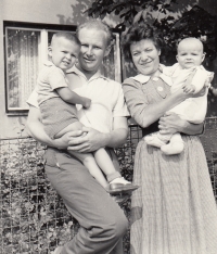 S manželkou Marií a dětmi Milanem a Michaelou 