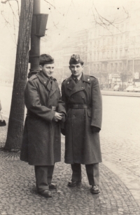Narcis Tálský na vojně, na fotografii vpravo,1959