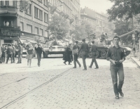 Vinohradská třída u rozhlasu 21. srpna 1968. Foto: manžel Jindřišky Pejcharové