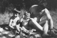 S otcem Václavem a starším bratrem Václavem, 70. léta 