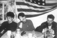 Koncert v Osvračíně u manželů Chnápkových, zleva: Karel Kalousek, Pavel Kyselka, Pavel Báča, 1987