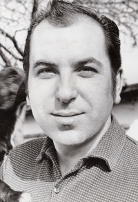 Starší bratr Ladislav