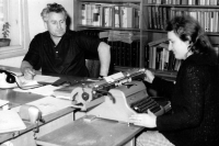 Růžena Haidlová jako účetní v opravně zemědělských strojů, 1959