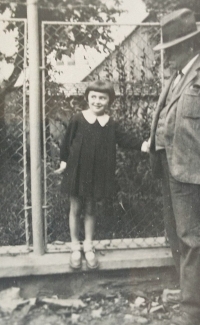 Hedvika Robitschek a dědeček Bernard Robitschek v Pacově