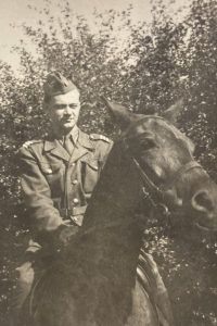 Josef Straka na vojně (1947)