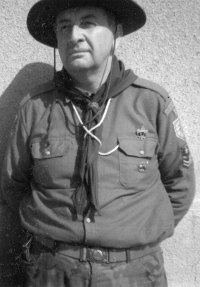 Mirko Juna v junáckém kroji začátkem devadesátých let