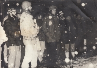 Řečníci na demonstraci v Karlových Varech v listopadu 1989: Milan Linhart, Jiří Kotek, Jindřich Konečný