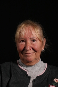 Marcela Papežová při natáčení, 2025 